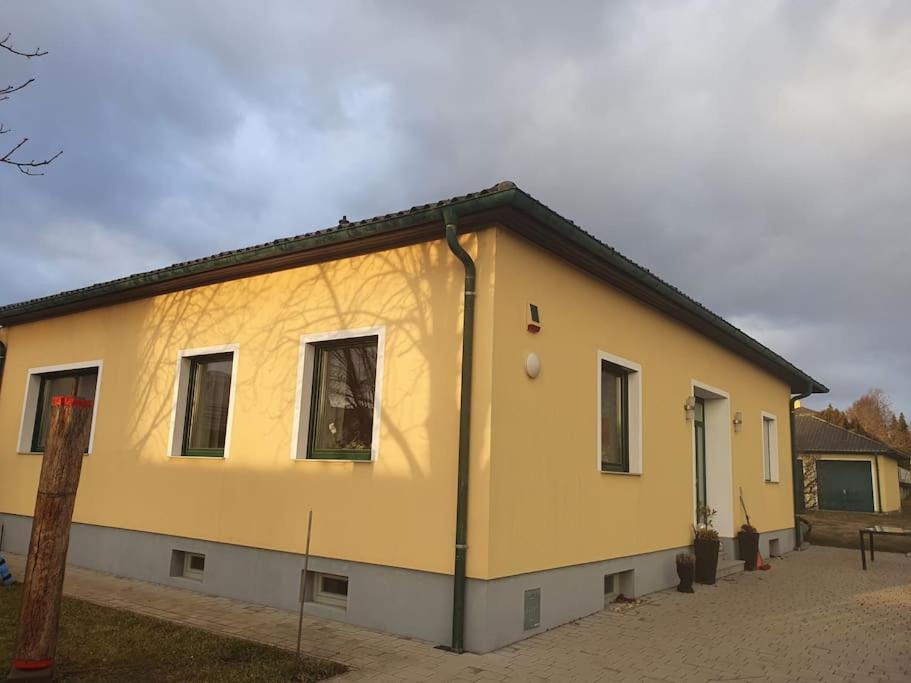 Mareli Neusiedler Stadthaus Nezsider Kültér fotó