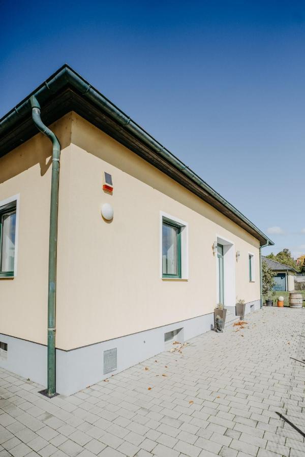 Mareli Neusiedler Stadthaus Nezsider Kültér fotó