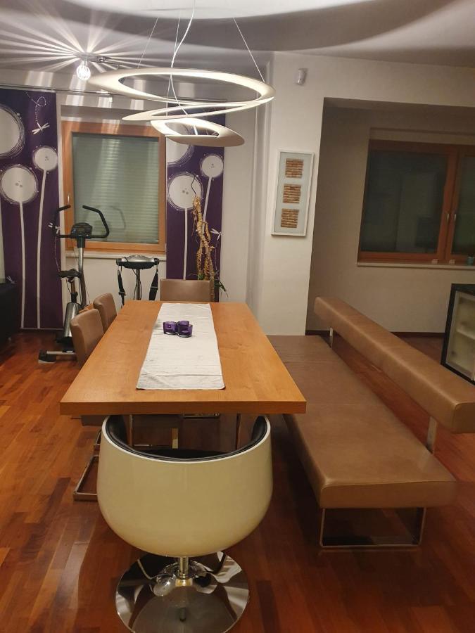 Mareli Neusiedler Stadthaus Nezsider Kültér fotó
